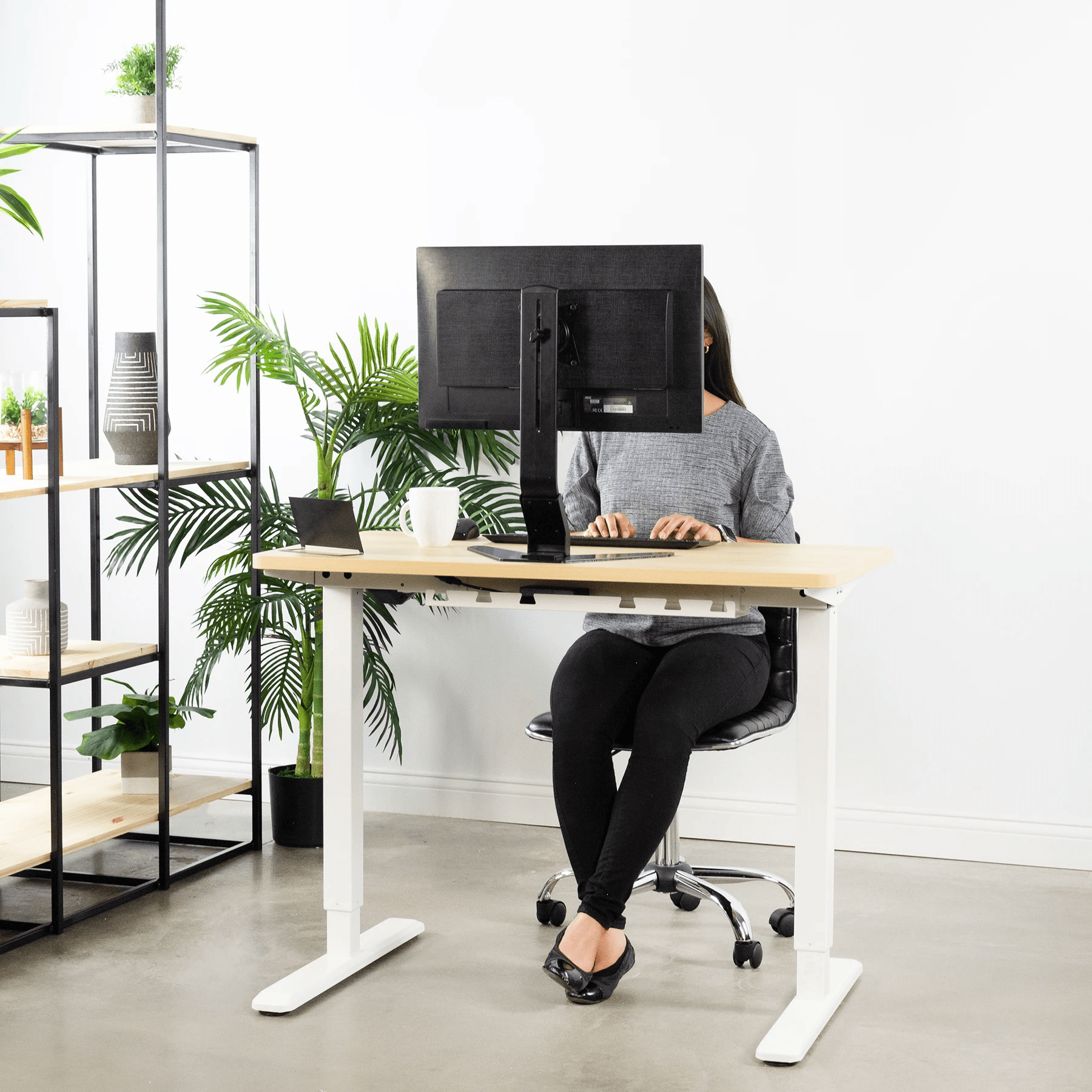 https://www.upmostoffice.com/cdn/shop/products/uplift-office-vivo-electric-43_-x-24_-stand-up-desk-desk-kit-1w4c-light-wood-table-top-white-frame-25221408.png?v=1601864327